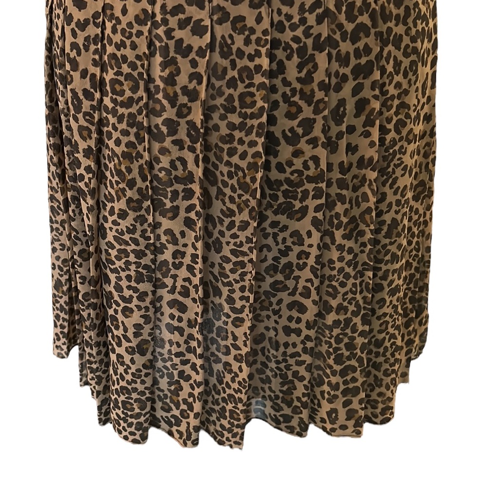 Carlisle Silk Pleated Leopard Print Midi Skirt - 4 - Picture 8 of 11